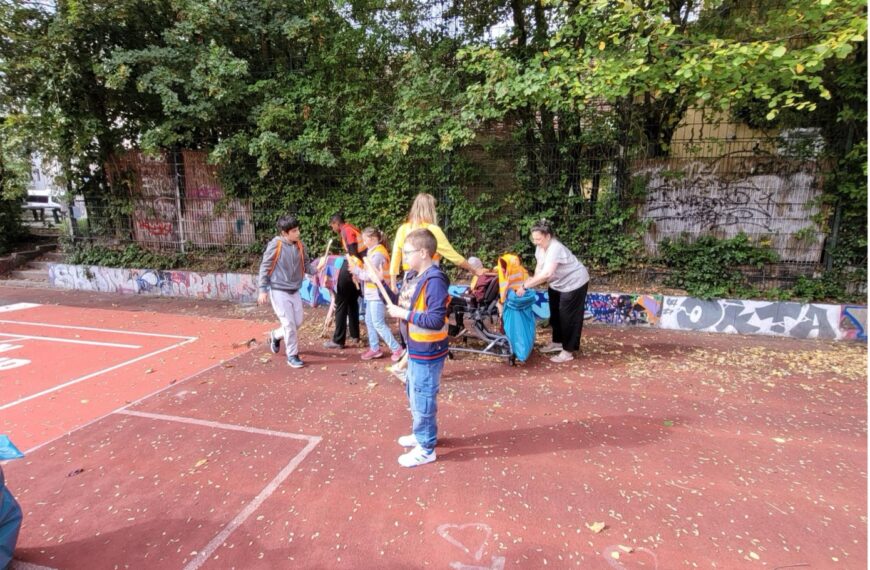 Müllsammeln im Rahmen des Clean Up Days